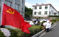 开展党员义务劳动  发挥先锋模范作用