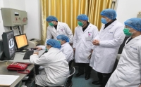 我院医疗救治专家组夜以继日对发热门诊病人进行会诊