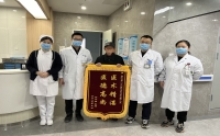 医术精湛解病痛，医德高尚暖人心