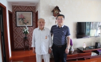 医院慰问离休老战士