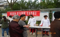 市二院开展预防接种日广场宣传